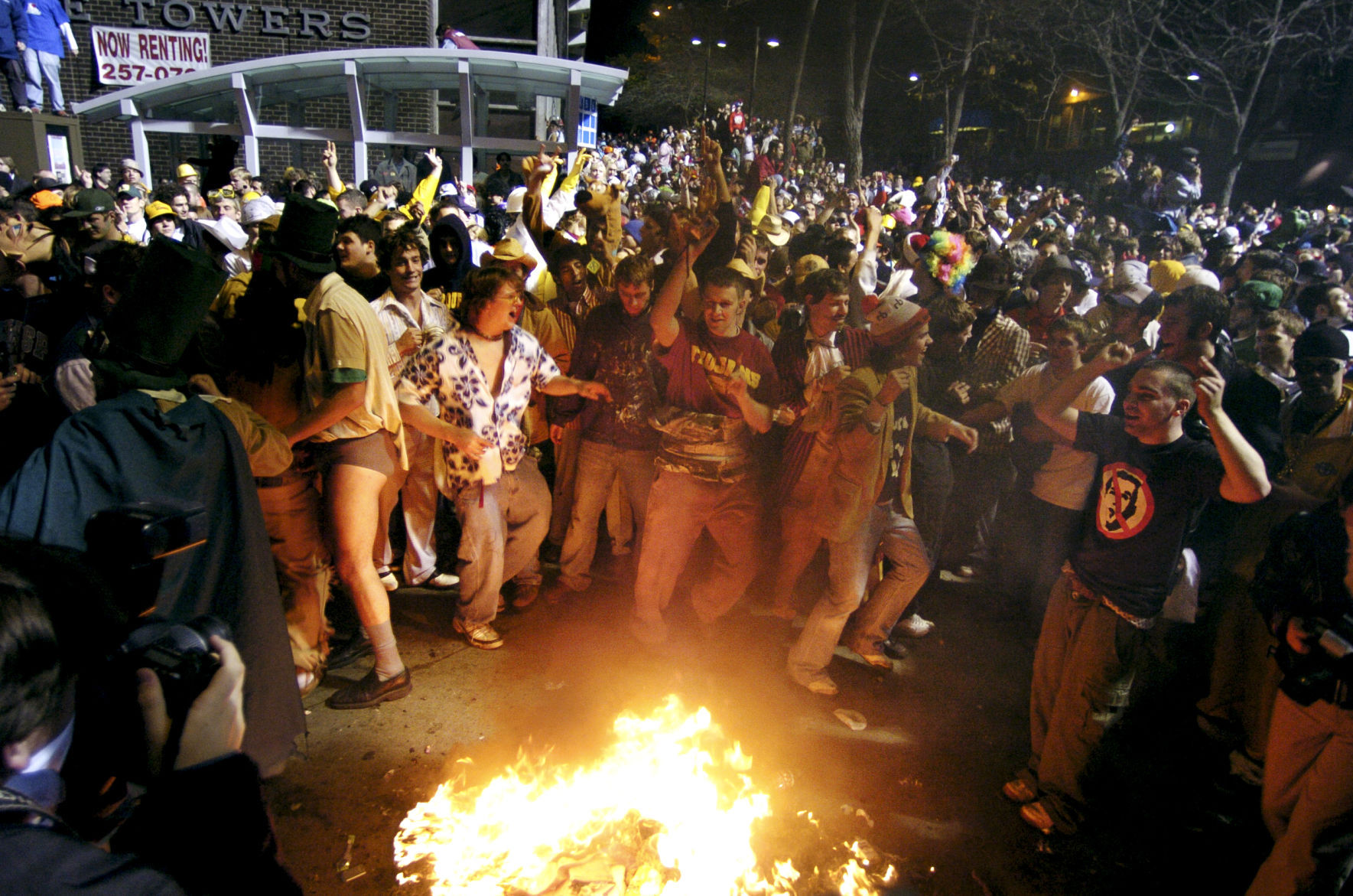2004 HALLOWEEN BONFIRE